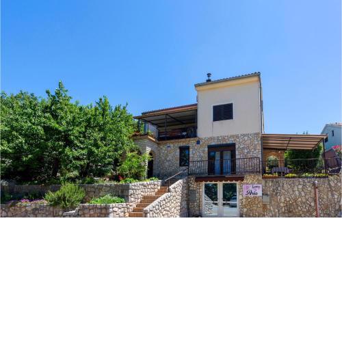 Awesome Apartment In Njivice With Wifi