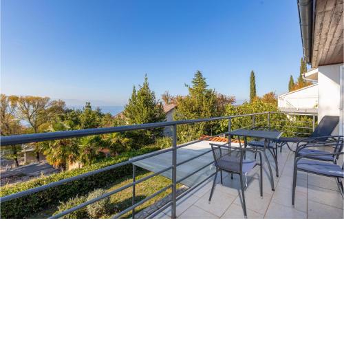 Awesome Apartment In Njivice With Wifi