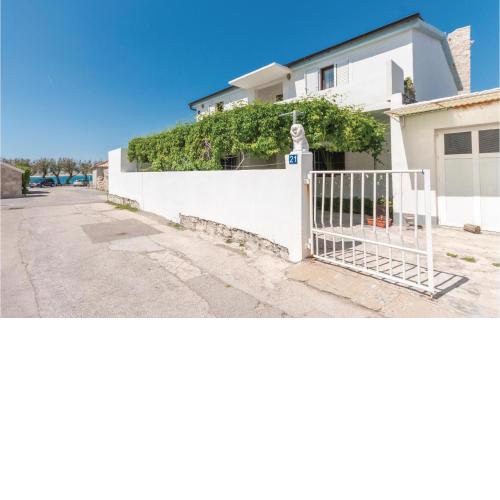 Awesome Apartment In Razanac With Wifi