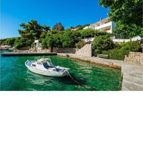 Awesome Apartment In Supetarska Draga With Wifi