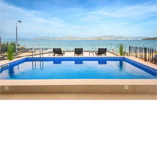 Awesome Home In Drace With Jacuzzi, Sauna And Wifi