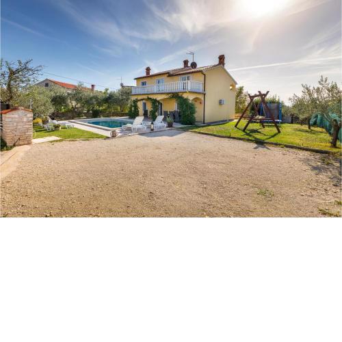 Awesome Home In Gajana With Wifi