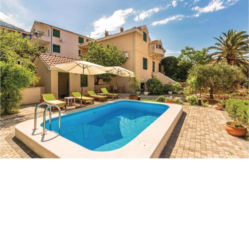 Awesome Home In Makarska With Wifi