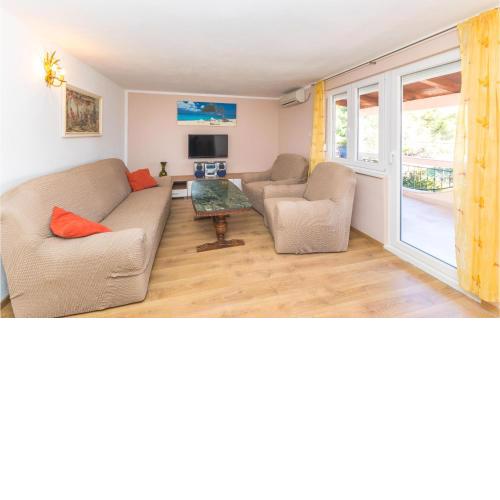 Awesome Home In Okrug Gornji With Kitchen