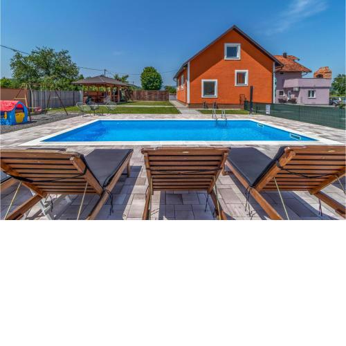 Awesome Home In Otocac With Outdoor Swimming Pool