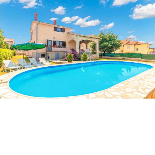 Awesome Home In Pula With Outdoor Swimming Pool