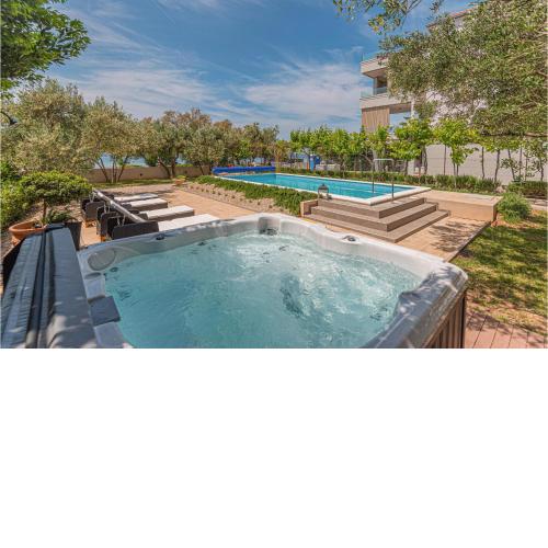 Awesome Home In Srima With Jacuzzi