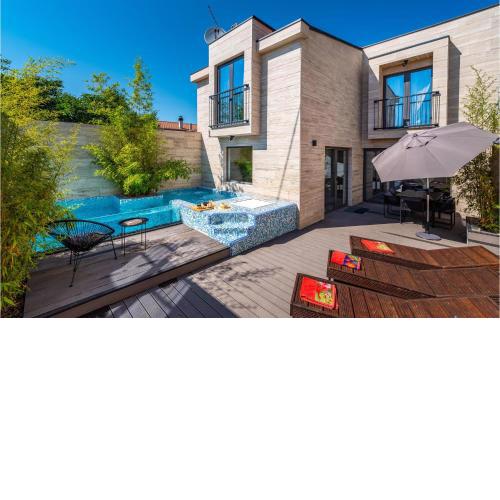 Awesome Home In Zadar With Heated Swimming Pool