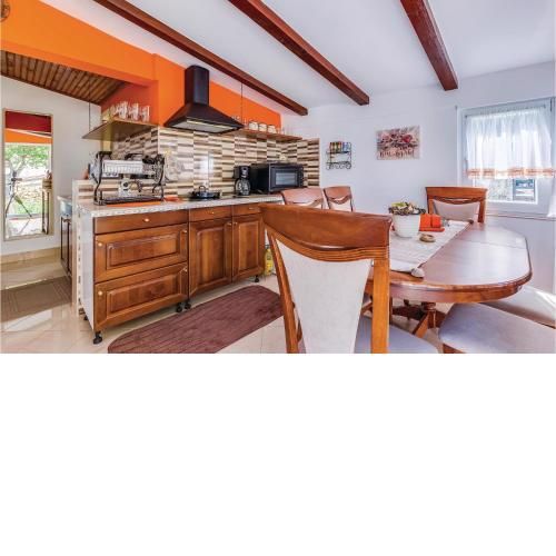 Awesome Home In Zlobin With Heated Swimming Pool