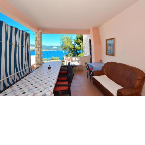 B apartment with terrace with the sea view