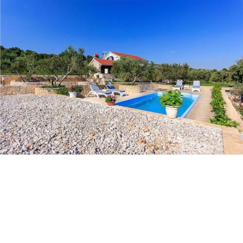 Beach Front Home In Okrug Gornji