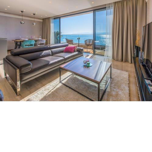 BEACH FRONT VILLA FRAN - DELUXE PENTHOUSE SUITE with private pool