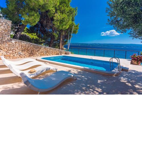Beachfront Casa Ahoi with 2 bedrooms, heated pool, amazing sea views