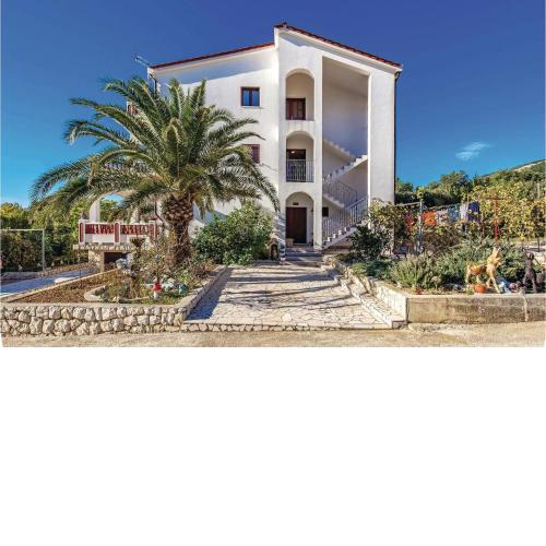 Beautiful Apartment In Banjol With Wifi