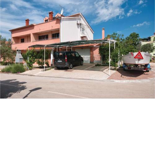Beautiful Apartment In Fazana With House Sea View