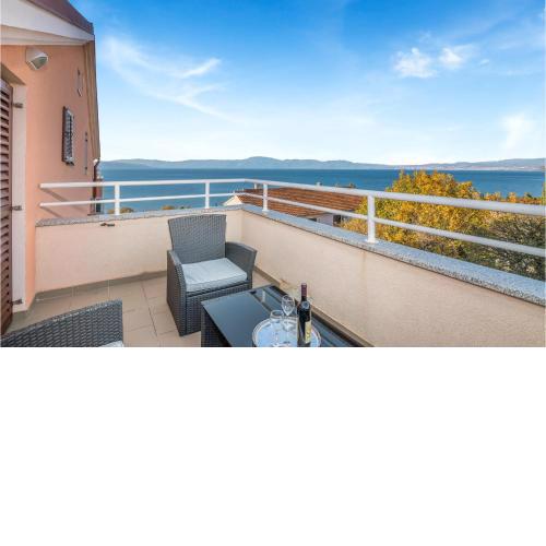 Beautiful Apartment In Njivice With Kitchenette