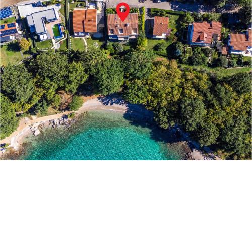 Beautiful Apartment In Njivice With Wifi
