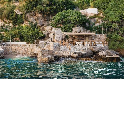 Beautiful Apartment In Omis With Kitchen