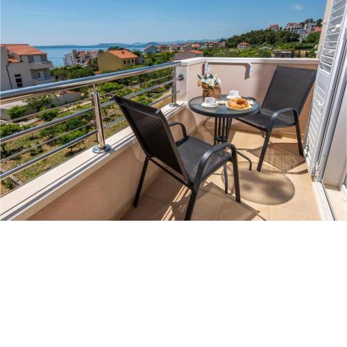 Beautiful Apartment In Podstrana With Wifi