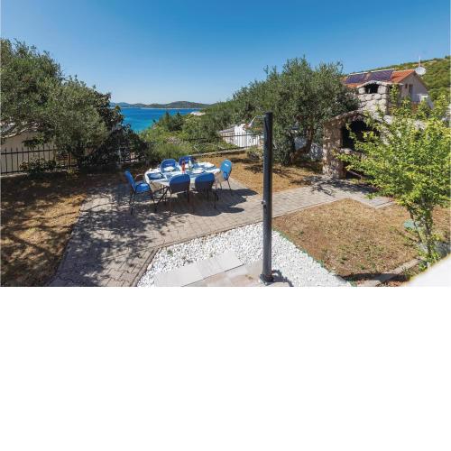 Beautiful Apartment In Primosten With Wifi
