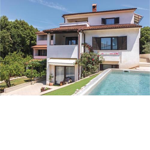 Beautiful Apartment In Pula With Wifi