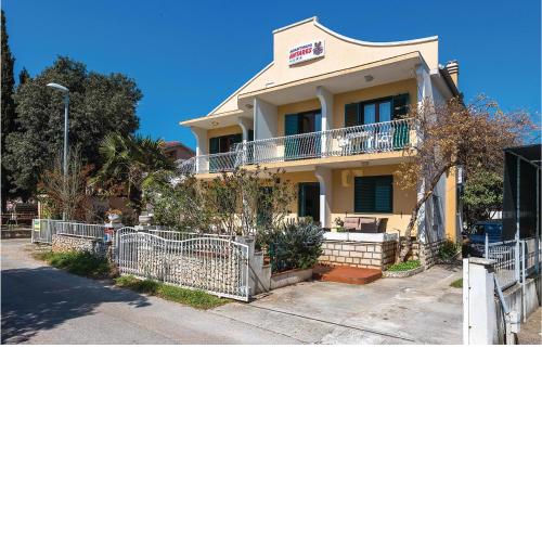 Beautiful Apartment In Rogoznica With Wifi