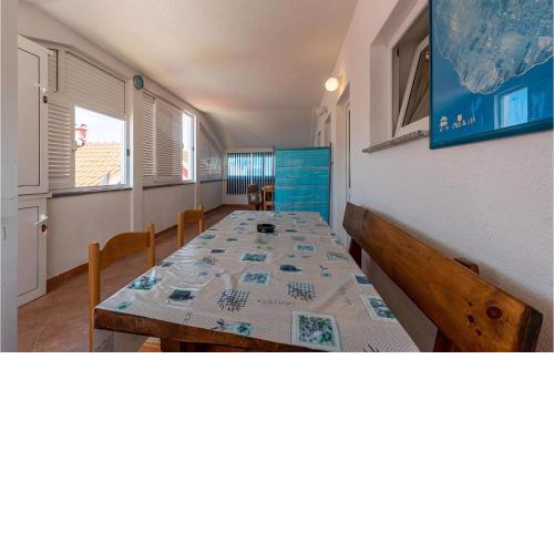 Beautiful Apartment In Vir With Wifi