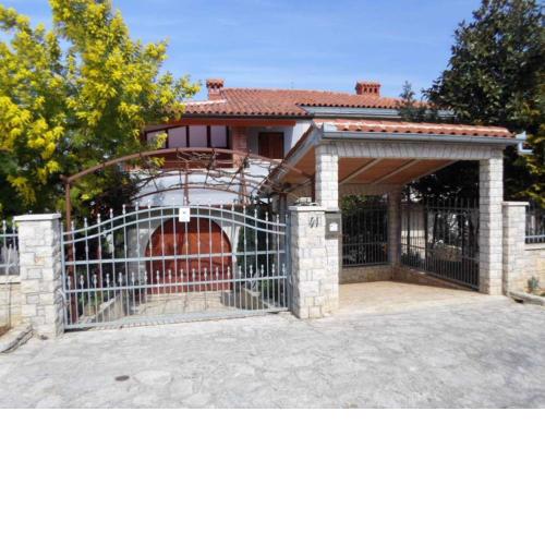 Beautiful-Banjole-Beachside-Apartment-A1-150m-from-the-beach