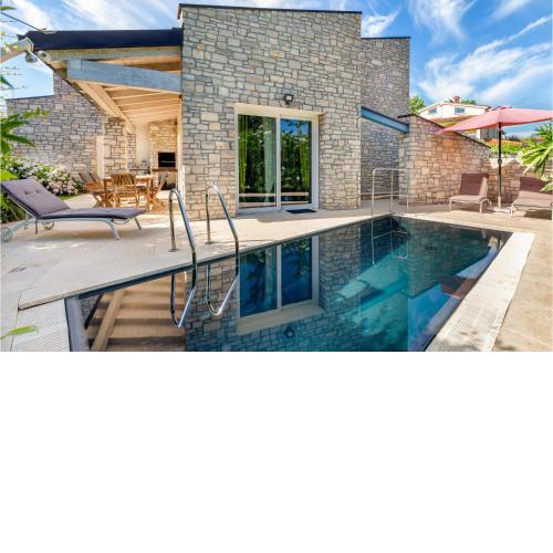 Beautiful Home In Fazana With Wifi