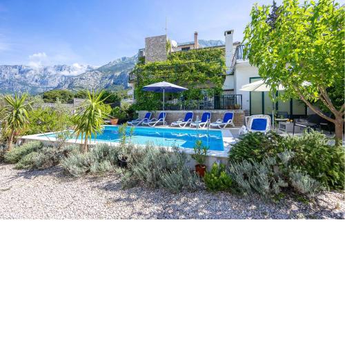 Beautiful Home In Makarska With Kitchen