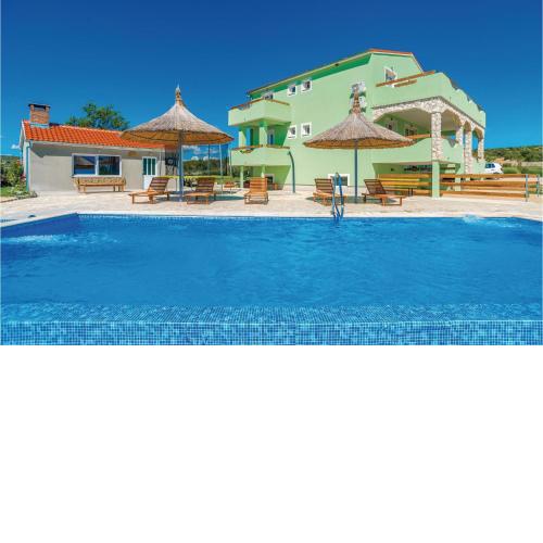 Beautiful Home In Pakostane With Jacuzzi