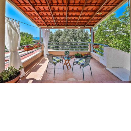 Beautiful Home In Podstrana With Sauna, Wifi And Private Swimming Pool