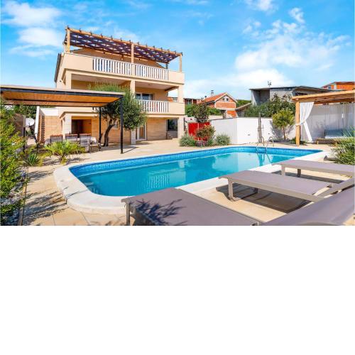 Beautiful Home In Posedarje With Wifi