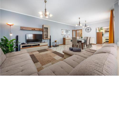 Beautiful Home In Tinjan With Kitchen