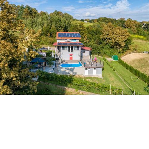 Beautiful Home In Zadoborje With Jacuzzi