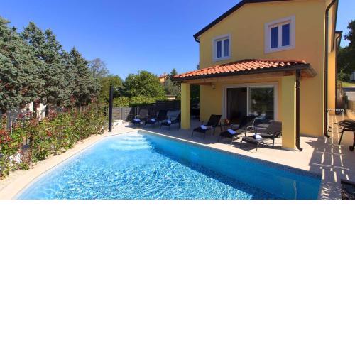 Beautiful villa Mugeba II with pool near the aquapark in Porec