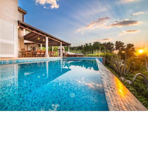 Beautiful villa on the island of Brac with infinity pool beach at 30 meters