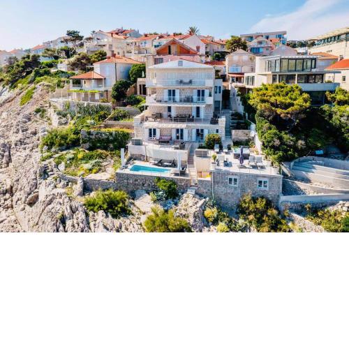 Blue Views Villa with Heated Pool & Jacuzzi