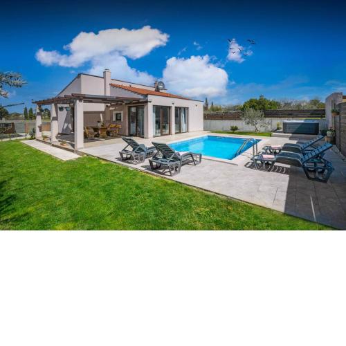 Bobo Family house with pool