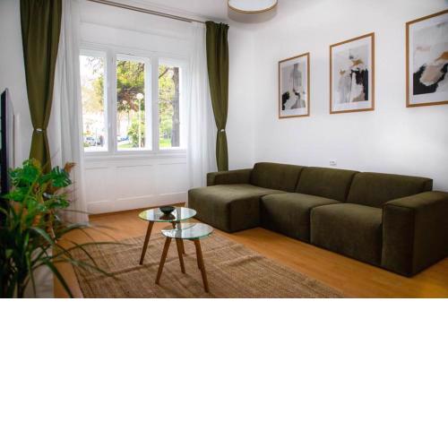 BRAND NEW City Center Apartment Nostalgija