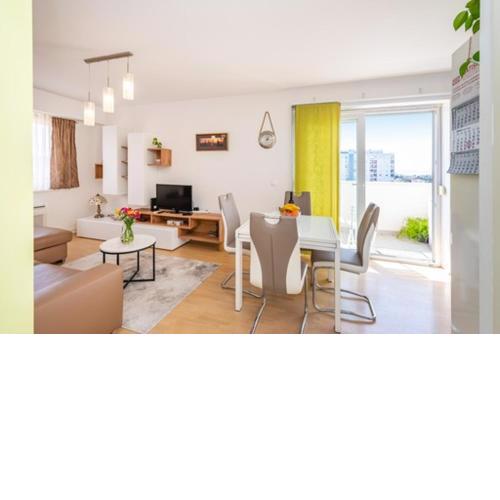 BRIGHT APARTMENT