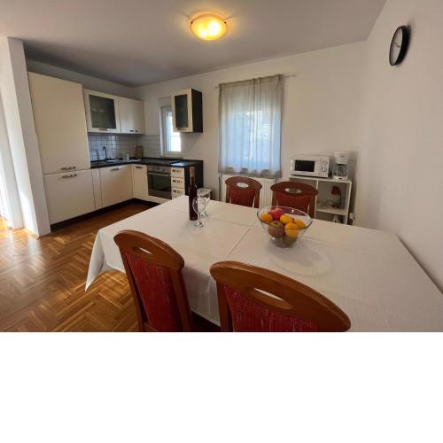 Burle Apartment with FREE private parking