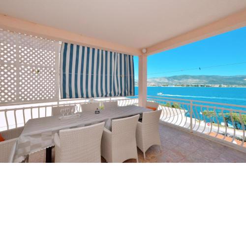 C apt w balcony shared terrace & the sea view