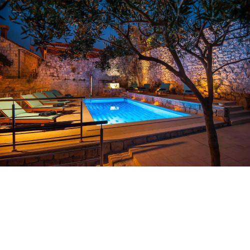 California Apartments 3