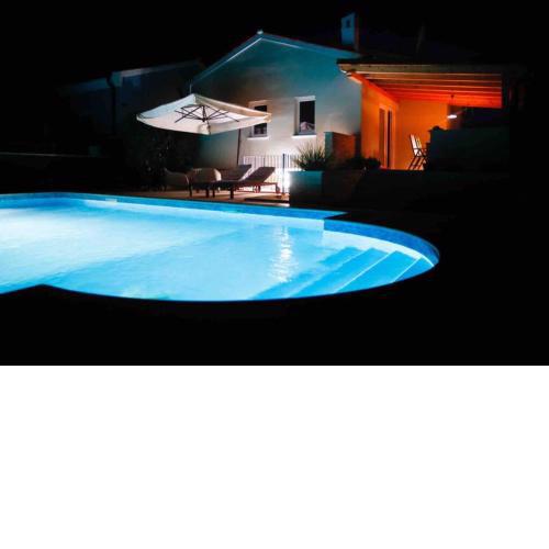 Casa Ro-Ma, seaside villa with a heated pool