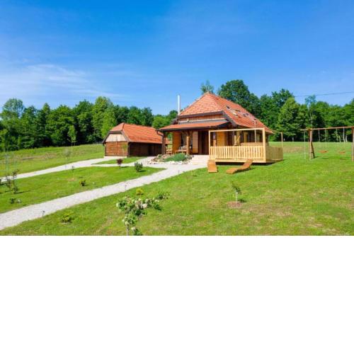 Chalet Markoci With Hot Tub - Happy Rentals