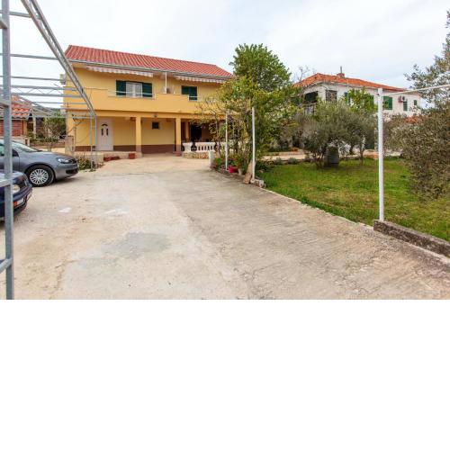 Charming Apartment in Slatine with Sea View – 45 m²