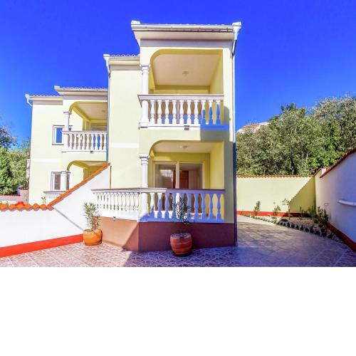 Charming home with swimming pool