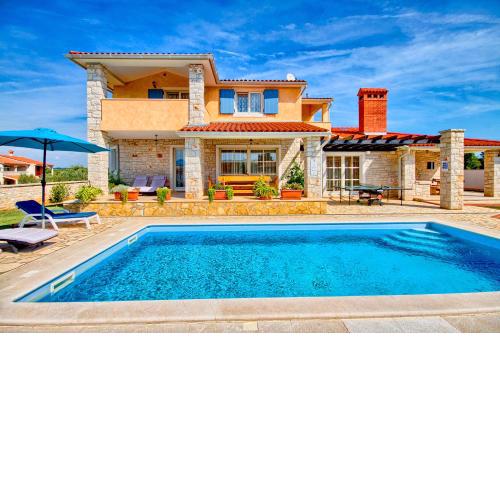Charming villa Oliva with 4 bedrooms near the wonderful village of Fazana