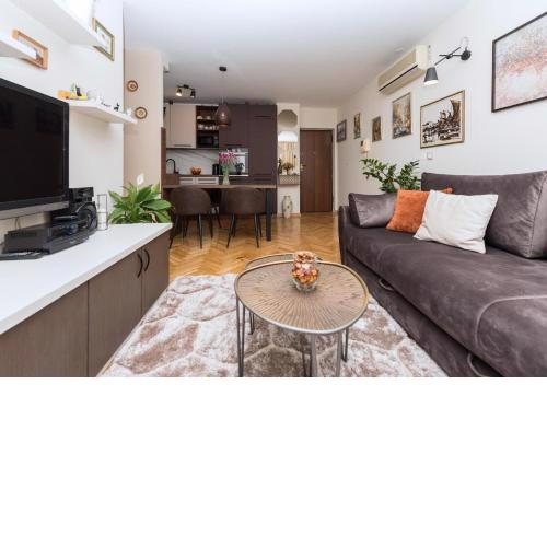 Chic apartment Zoja near beach with free parking